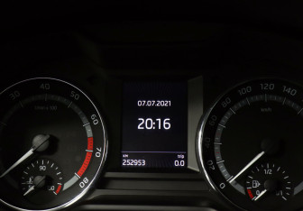 Подержанный автомобиль Skoda Octavia Wagon 2014 года (12 фото)