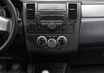 Подержанный автомобиль Nissan Tiida Sedan 2010 года (14 фото)