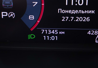 Подержанный автомобиль Audi Q3 2021 года (12 фото)