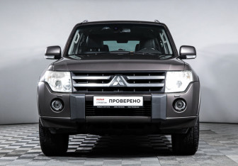 Подержанный автомобиль Mitsubishi Pajero 2011 года (2 фото)