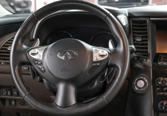 Подержанный автомобиль Infiniti FX 2012 года (16 фото)