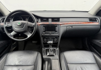 Подержанный автомобиль Skoda Superb Liftback 2012 года (12 фото)