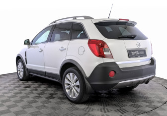 Подержанный автомобиль Opel Antara 2014 года (7 фото)