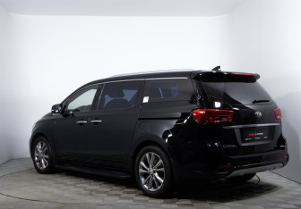 Подержанный автомобиль Kia Carnival 2019 года (6 фото)