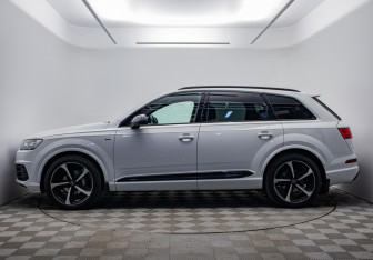 Подержанный автомобиль Audi Q7 2019 года (2 фото)
