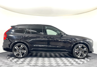 Подержанный автомобиль Volvo XC90 2019 года (31 фото)