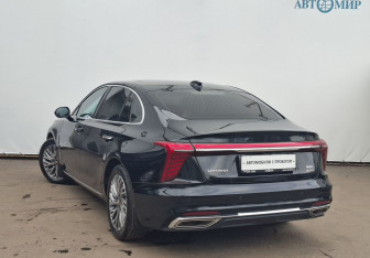 Подержанный автомобиль Hongqi H5 2024 года (7 фото)