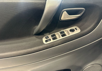 Подержанный автомобиль Suzuki Liana Wagon 2005 года (17 фото)
