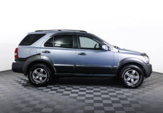Подержанный автомобиль Kia Sorento 2004 года (4 фото)