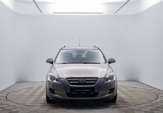 Подержанный автомобиль Kia Ceed Wagon 2007 года (2 фото)
