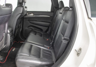Подержанный автомобиль Jeep Grand Cherokee 2012 года (11 фото)