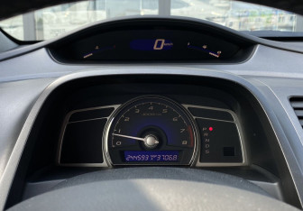 Подержанный автомобиль Honda Civic Sedan 2008 года (22 фото)