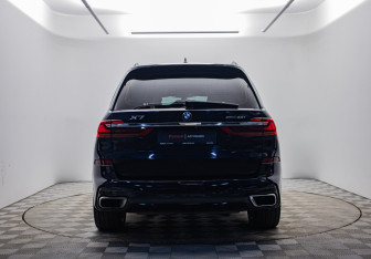 Подержанный автомобиль BMW X7 2020 года (6 фото)