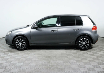 Подержанный автомобиль Volkswagen Golf Hatchback 2010 года (3 фото)