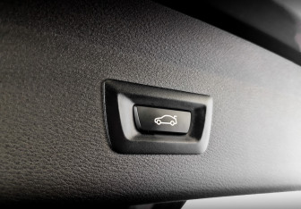 Подержанный автомобиль BMW X1 2021 года (25 фото)