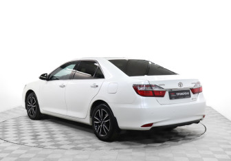 Подержанный автомобиль Toyota Camry Sedan 2017 года (7 фото)