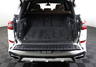 Подержанный автомобиль BMW X5 2020 года (10 фото)