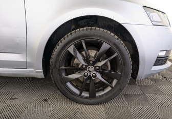 Подержанный автомобиль Skoda Octavia Liftback 2019 года (18 фото)