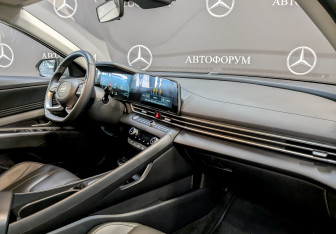 Подержанный автомобиль Hyundai Elantra Sedan 2024 года (11 фото)