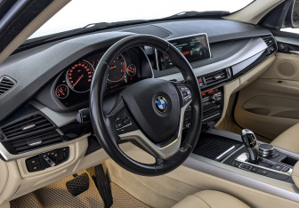 Подержанный автомобиль BMW X5 2018 года (15 фото)