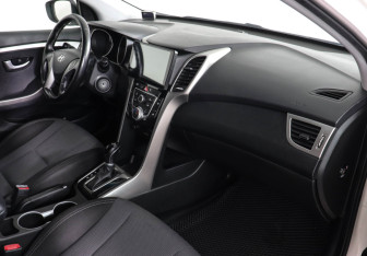 Подержанный автомобиль Hyundai i30 Hatchback 2013 года (10 фото)
