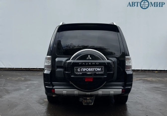 Подержанный автомобиль Mitsubishi Pajero 2011 года (6 фото)