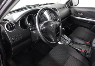 Подержанный автомобиль Suzuki Grand Vitara 2010 года (9 фото)