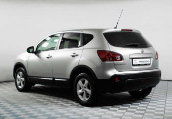 Подержанный автомобиль Nissan Qashqai 2009 года (7 фото)