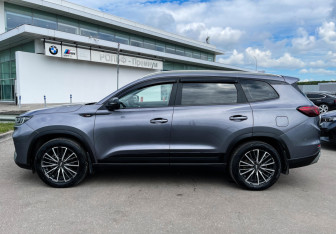 Подержанный автомобиль Chery Tiggo 8 Pro 2022 года (8 фото)