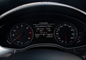 Подержанный автомобиль Audi A6 Sedan 2015 года (9 фото)