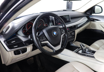 Подержанный автомобиль BMW X6 2015 года (11 фото)