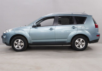 Подержанный автомобиль Peugeot 4007 2008 года (8 фото)