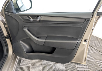 Подержанный автомобиль Skoda Rapid Liftback 2021 года (24 фото)