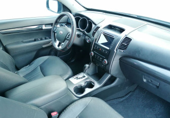 Подержанный автомобиль Kia Sorento 2012 года (9 фото)