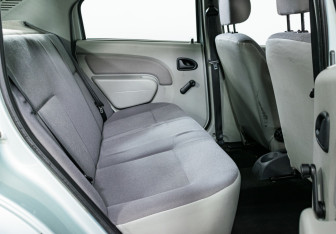 Подержанный автомобиль Renault Logan Sedan 2007 года (12 фото)