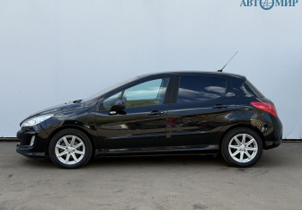 Подержанный автомобиль Peugeot 308 Hatchback 2009 года (8 фото)