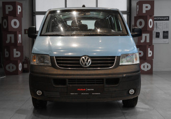 Подержанный автомобиль Volkswagen Transporter Van 2005 года (2 фото)