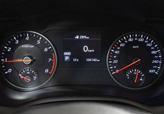 Подержанный автомобиль Kia Stinger 2019 года (12 фото)