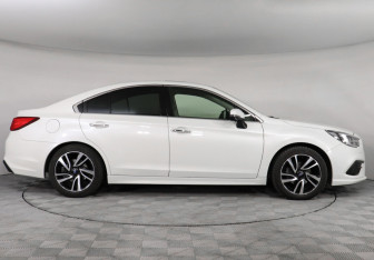 Подержанный автомобиль Subaru Legacy Sedan 2019 года (4 фото)