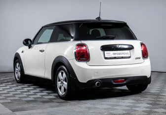 Подержанный автомобиль MINI Hatch 2018 года (7 фото)