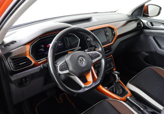 Подержанный автомобиль Volkswagen T-Cross 2019 года (9 фото)