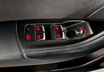 Подержанный автомобиль Audi Q3 2015 года (17 фото)