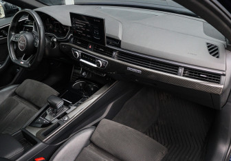 Подержанный автомобиль Audi A4 Sedan 2020 года (7 фото)