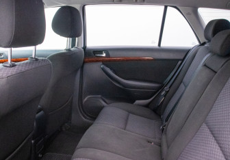 Подержанный автомобиль Toyota Avensis Wagon 2006 года (11 фото)