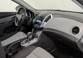 Подержанный автомобиль Chevrolet Cruze Sedan 2014 года (10 фото)
