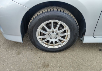 Подержанный автомобиль Toyota Wish Minivan 2015 года (13 фото)