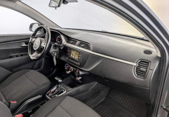 Подержанный автомобиль Kia Rio Hatchback 2021 года (11 фото)