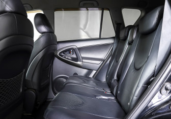 Подержанный автомобиль Toyota RAV4 2011 года (12 фото)