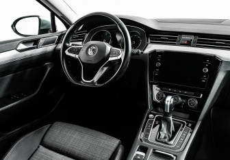 Подержанный автомобиль Volkswagen Passat Wagon 2019 года (10 фото)