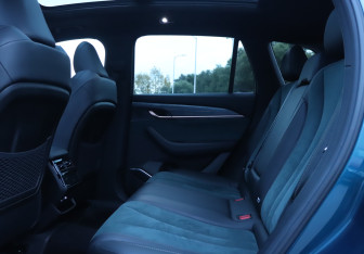 Подержанный автомобиль Geely Monjaro 2023 года (10 фото)